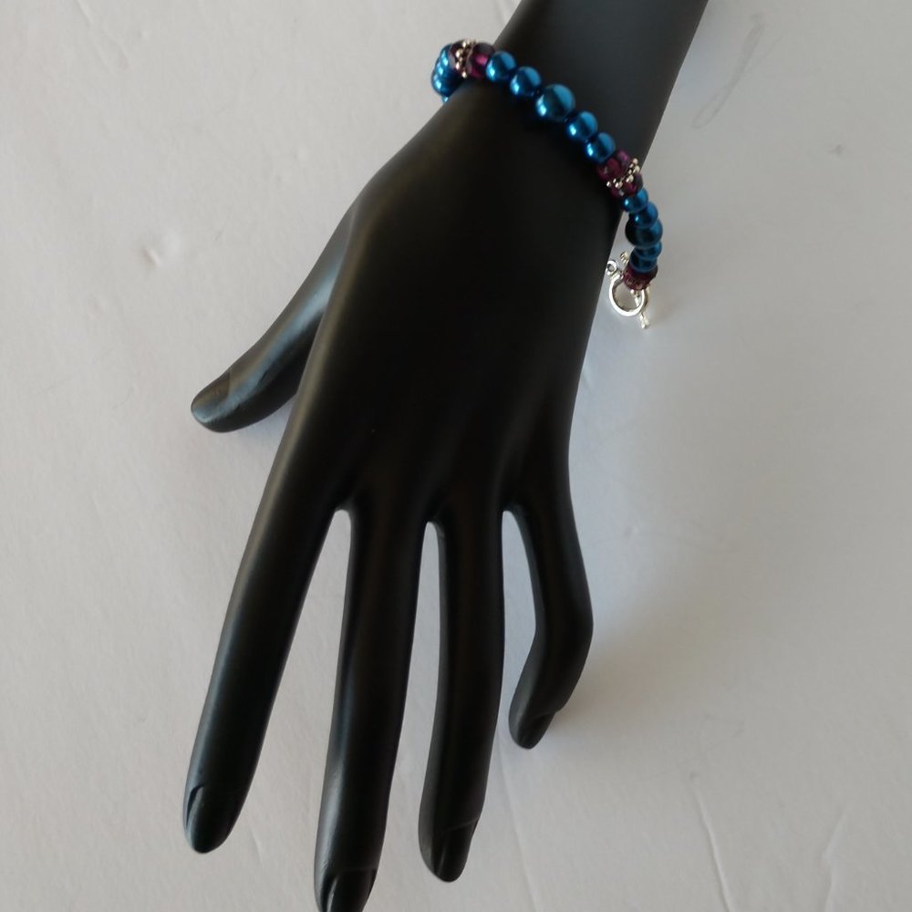 Blue Faux Pearls Bracelet with Purple Beads Handmade Beaded 7.5 Inches - Picture 10 of 16